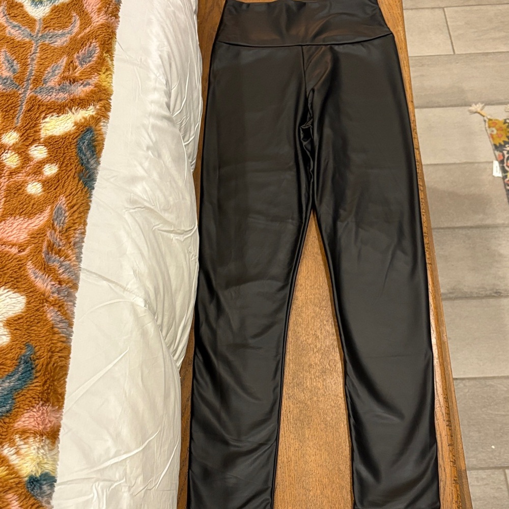 Sleek Black Women's Leggings